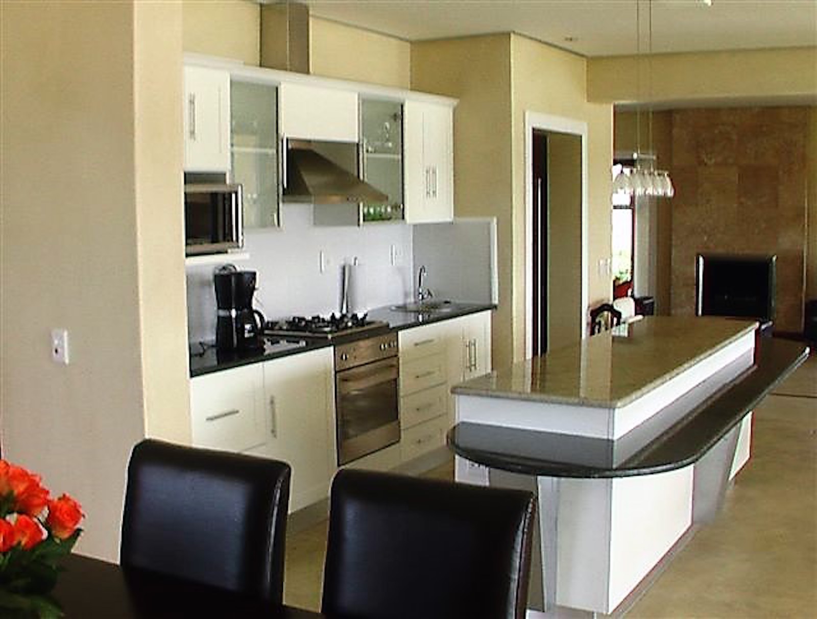 twin rivers villa plettenberg bay self catering accommodation kitchen 2