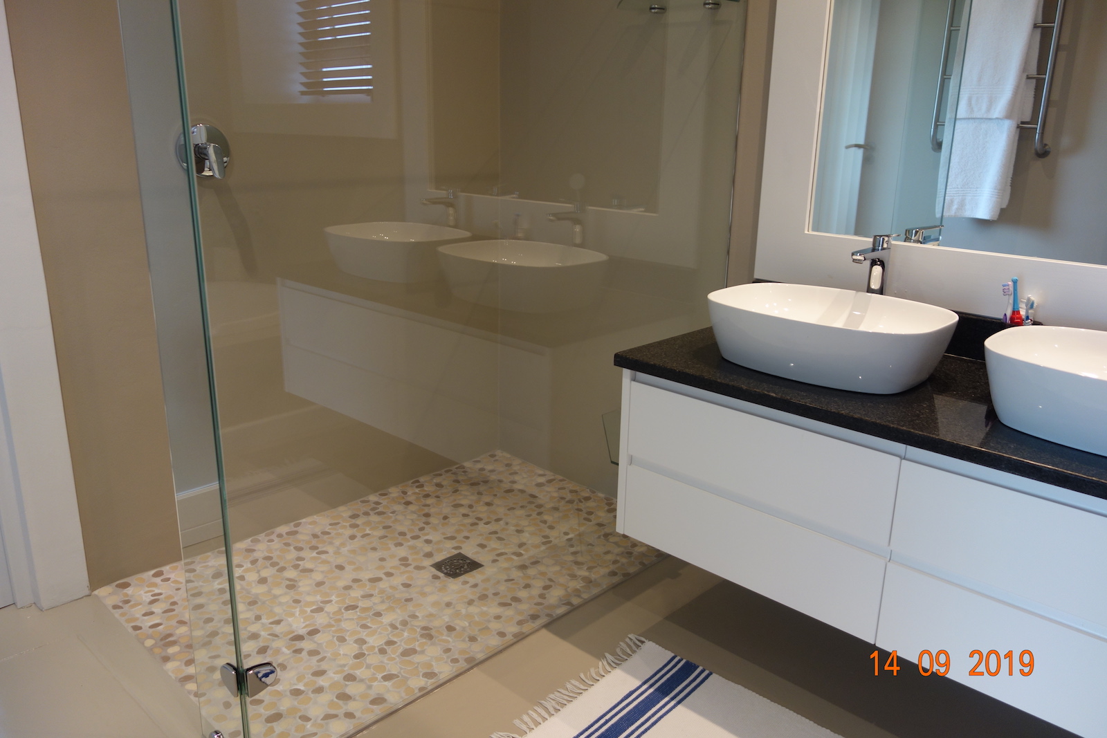 Twin Rivers Villa – en suite walk in shower 2