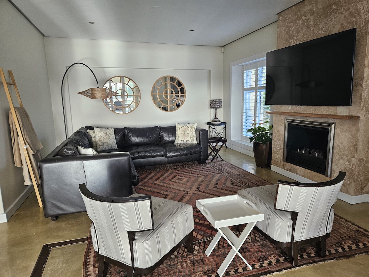Twin Rivers Villa Self Catering Accommodation in Plettenberg Bay – Lounge 1 Twin Rivers Villa Self Catering Accommodation in Plettenberg Bay - Lounge 1